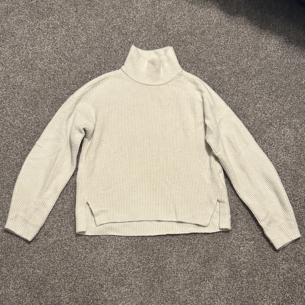 Abercrombie & Fitch Women's S Cream Colored Turtleneck Sweater
